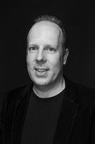 Professional portrait headshot of CFO and Co-owner Marcel from First Impression audiovisual taken by Studio FOLD black and white photography - Professioneel portret van CFO and Co-owner Marcel van First Impression audiovisual gemaakt door Studio FOLD - zwart wit fotografie