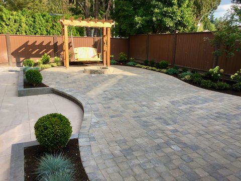 Curved patio with warm tone and small cobble sized pavers