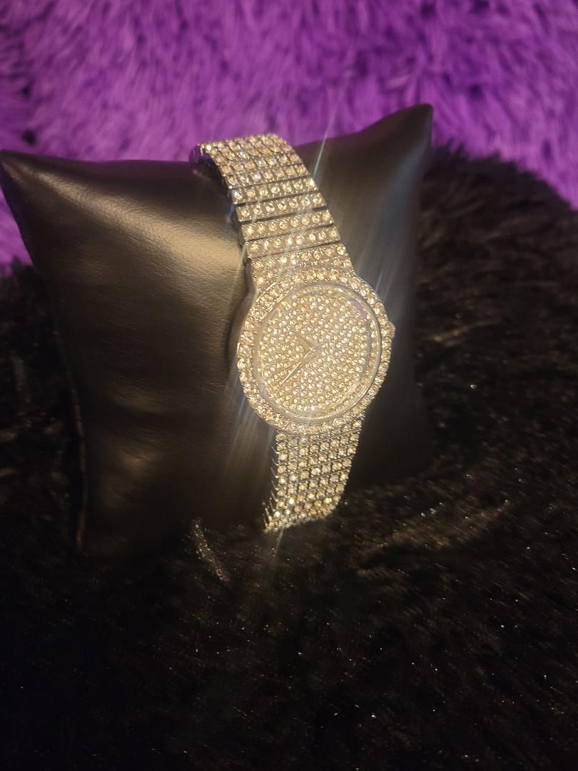Thumbnail: Diamond Studded Round Platinum