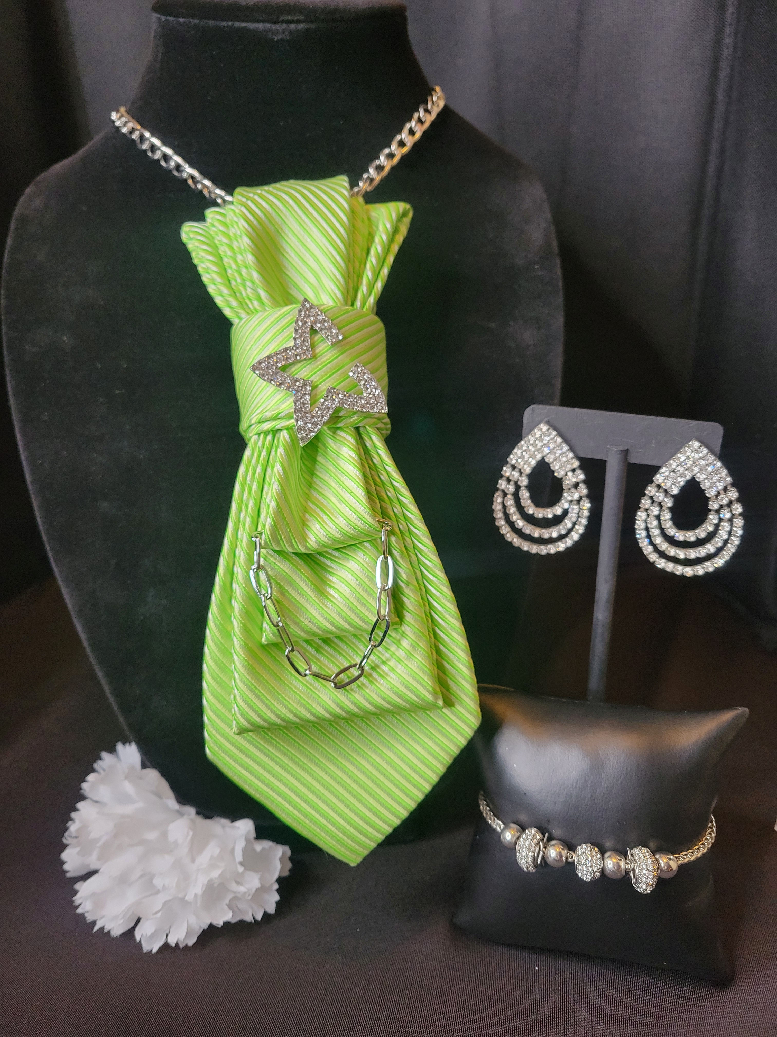 NeckTie Necklace Lime Star