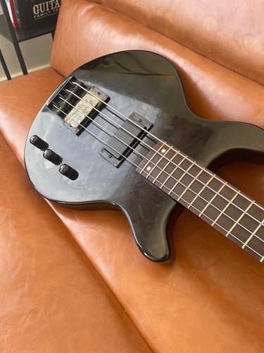 Grassroots LP bass | Riff Raff's Guitars