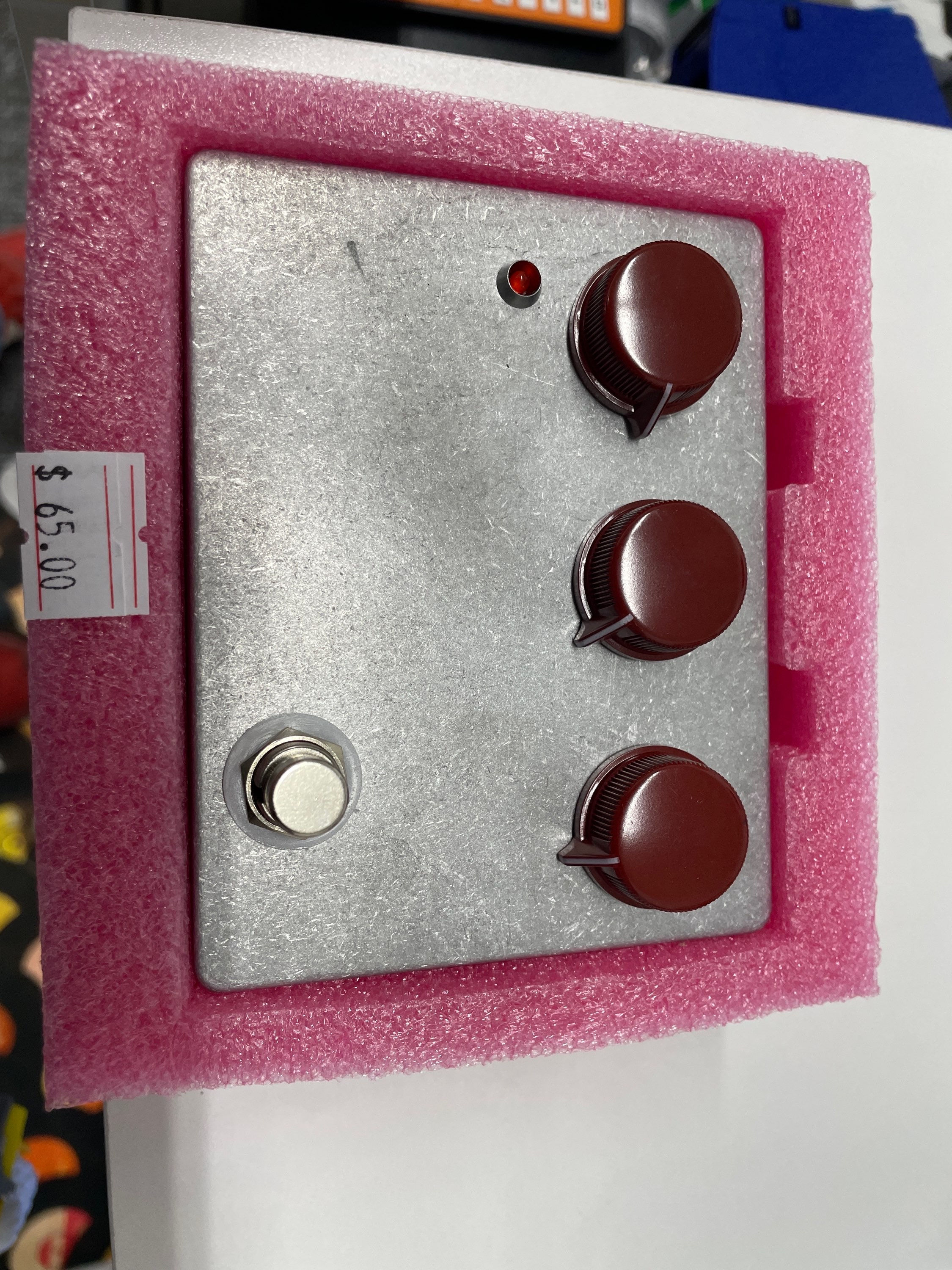 “Klon Klone” overdrive pedal. 