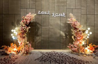 婚禮佈置牛角花柱