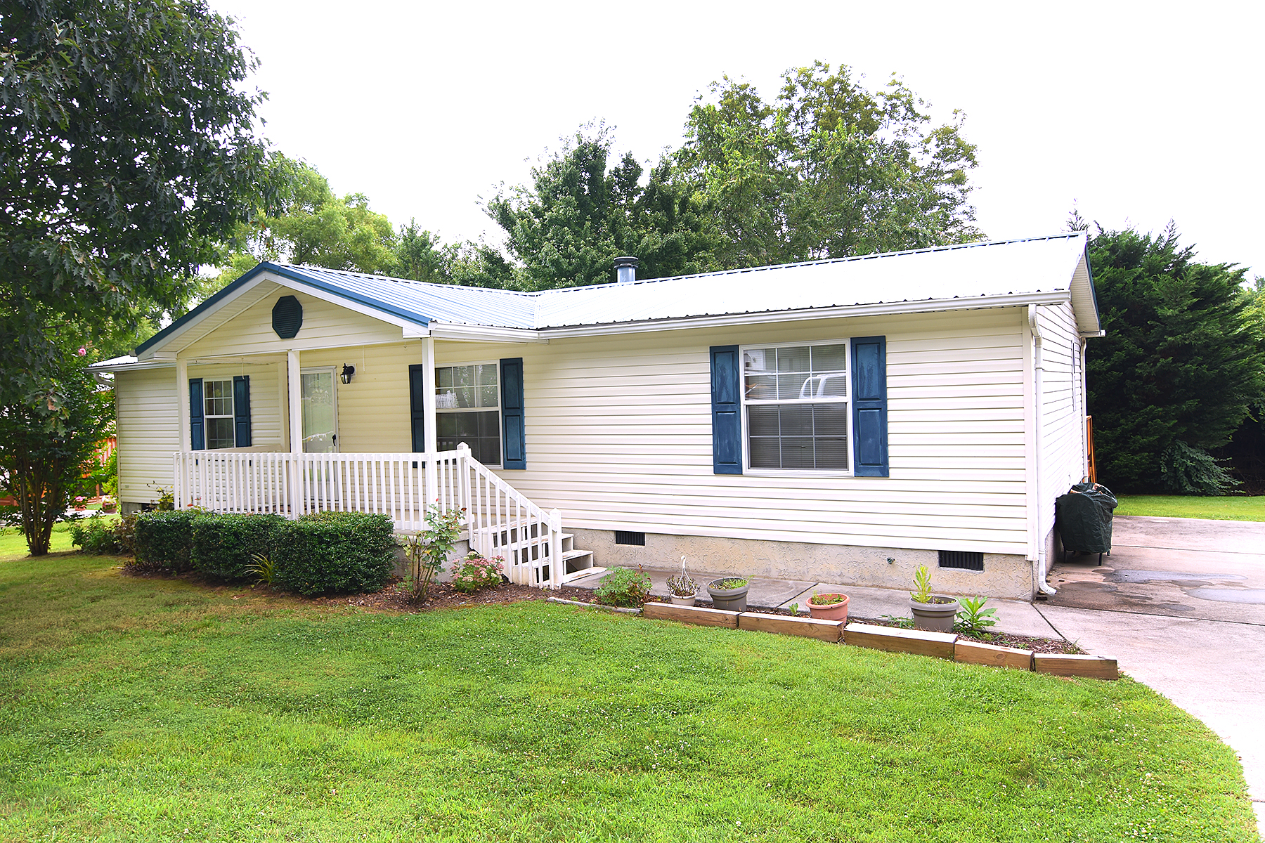 141 Fourth St, Waynesville