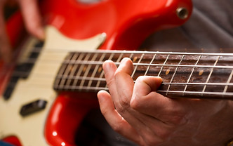 learning-bass-guiutar-online-bass-lessons.jpg