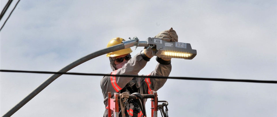Modernização-da-iluminação-pública-percorre-mais-de-dez-bairros-nos-próximos-dias.jpg