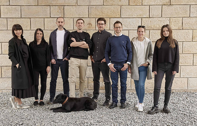 autority_team_outdoor.jpg