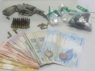 Com arma e munições, idoso e homem são presos em Pirapozinho
