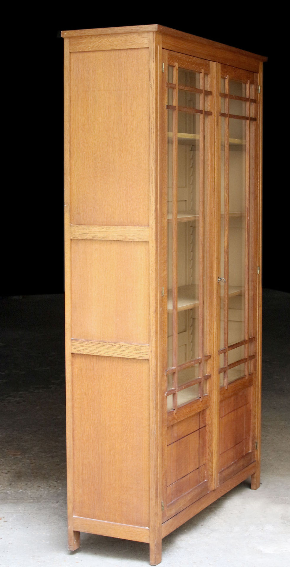 Miniature : Belle et grande armoire en chêne et contreplaqué blond des années 50.