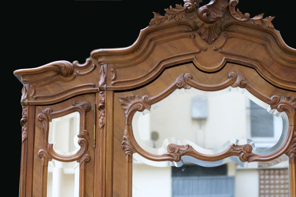 Miniature : Grandiose! Armoire en noyer massif fin XIXeme siècle.