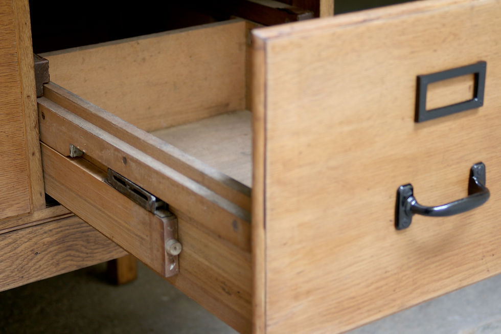 Miniature : Superbe meuble de métier LEVASSEUR (vers 1900). En bois massif.