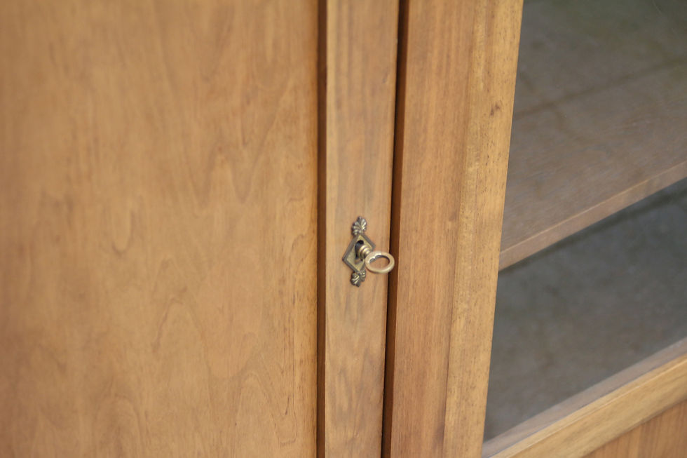 Miniature : Grande armoire en noyer massif qui provient du mobilier... du Sénat ! Vers 1900.