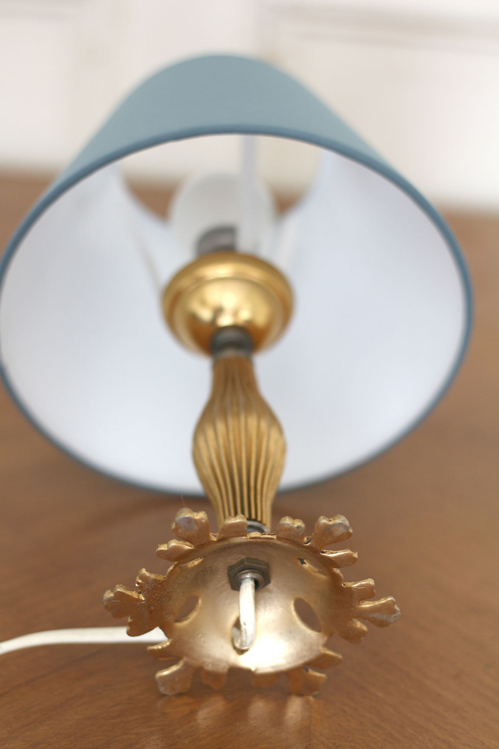 Miniature : Jolie lampe vintage au pied doré.