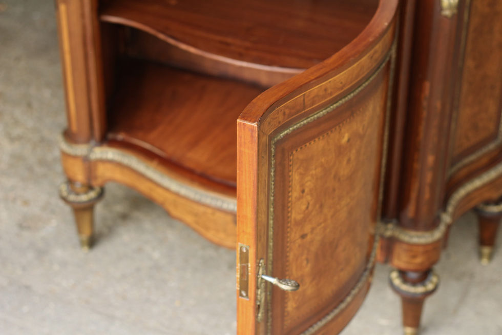 Miniature : Meuble d'appui de style transition avec son superbe marbe (vers 1900)