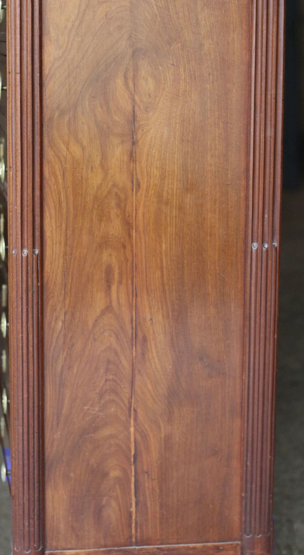Miniature : Somptueux chiffonier en acajou avec tiroir secret (vers 1800).