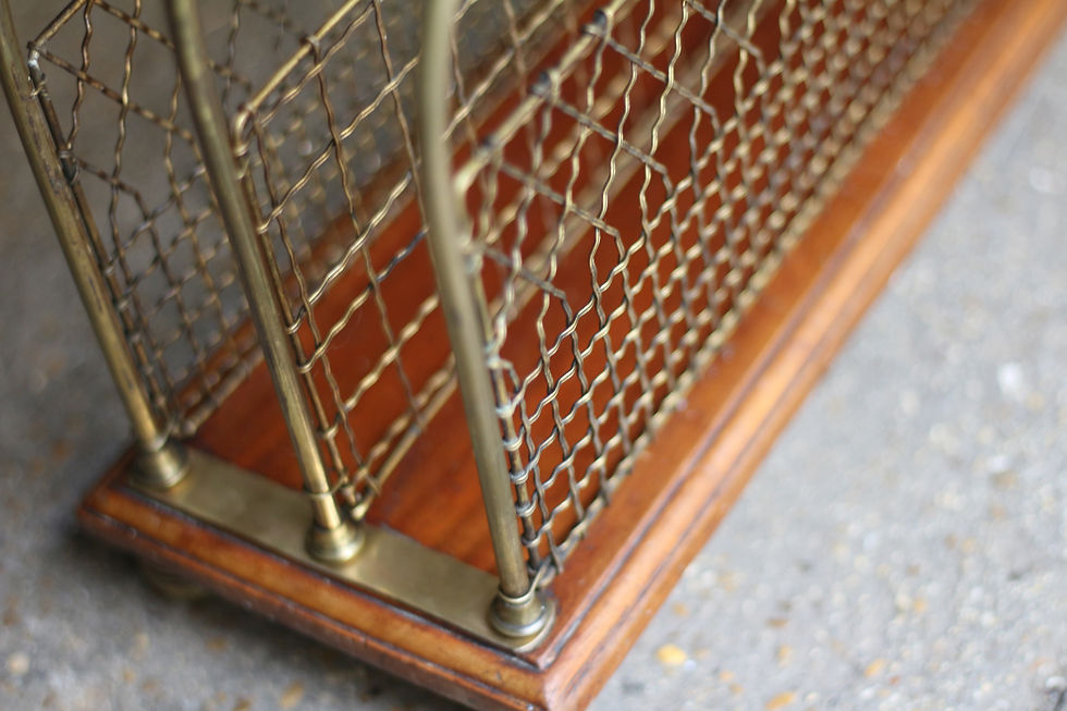 Miniature : Adorable porte-revues S.HALL d'époque victorienne.