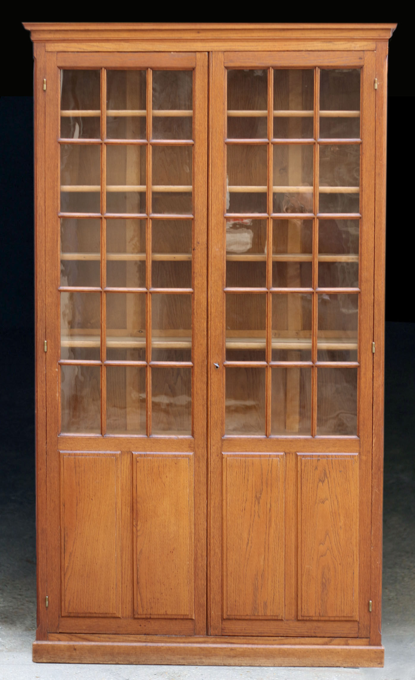Exceptionnelle : grande bibliothèque type armoire parisienne (1900).