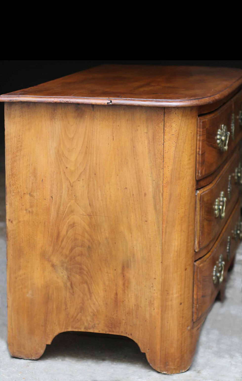 Thumbnail: Splendide commode 18eme en noyer massif !
