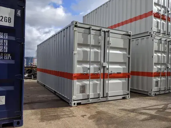 20ft Insulated Workshop Container with Shelving - product image 2