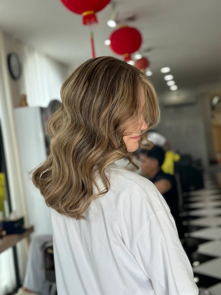 Balayage Bali at The Shampoo Lounge natural brunette hair colour with soft waves and highlights at premium Seminyak hair salon