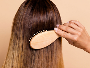 3 Strengthening Hair Oils You Should Be Using Daily Because They Actually Work For Hair Growth & Volume