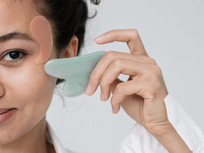 Yuk Coba Teknik Gua Sha, Rahasia Wajah Awet Muda dan Tirus