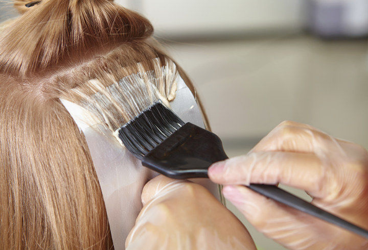 Smoothing Kerap Membuat Rambut Rusak Dan Mudah Patah. Bagaimana Cara