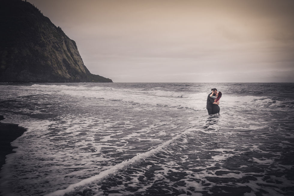 couple kissing in the middle of the ocean