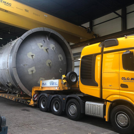 Two-sided pressure vessel.