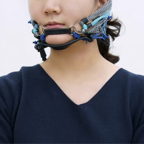 Jutting Chin Brace