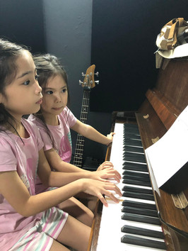 Piano lessons for kids in Singapore