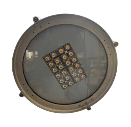 Proyector circular LED Berritzea con matriz de lentes ópticas para alumbrado ornamental.