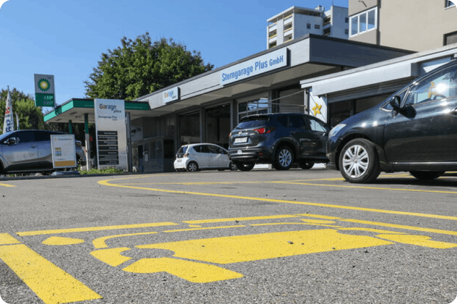 Sauber gereinigtes Fahrzeug nach der Autowäsche in Niederuzwil