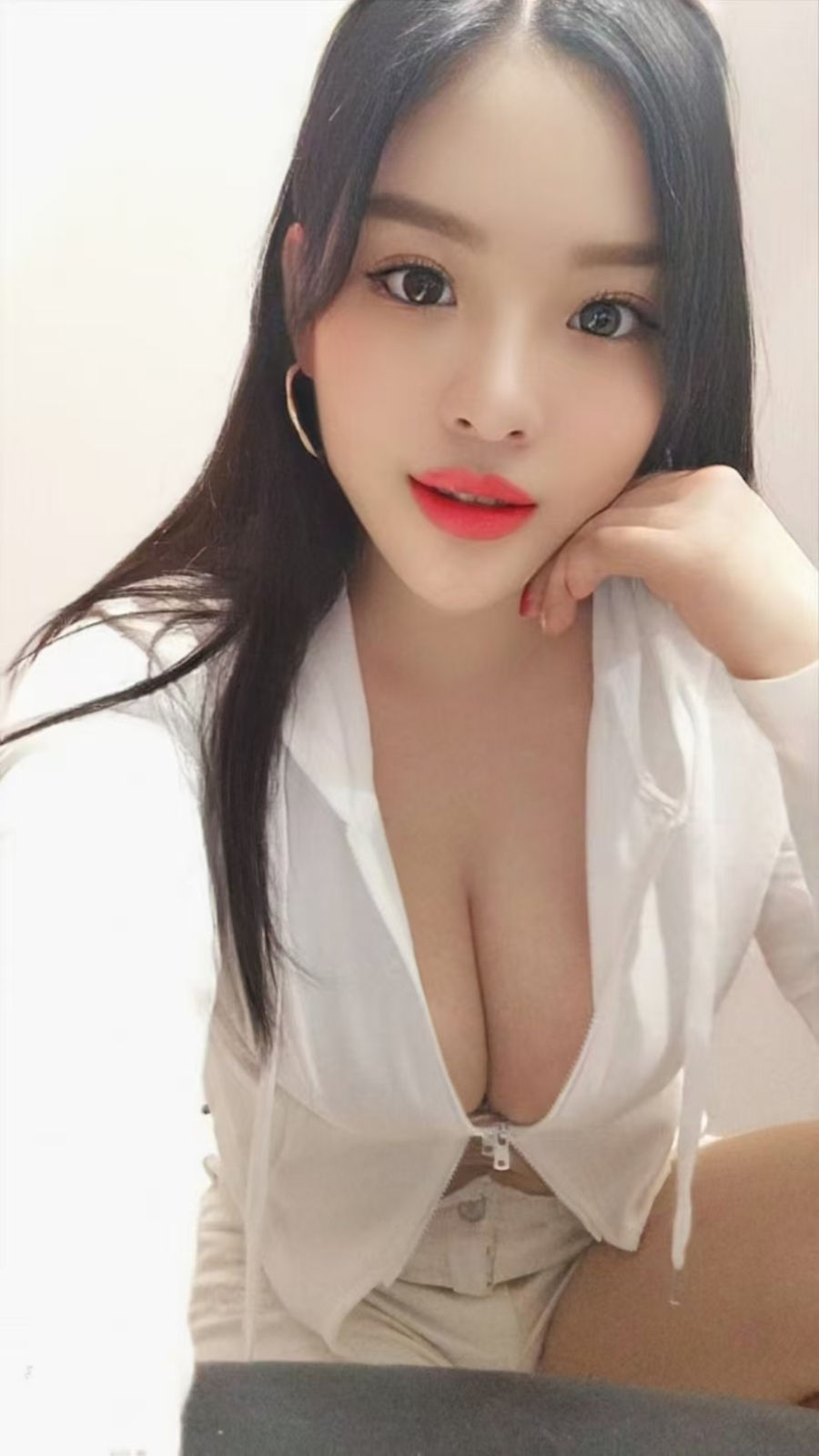 Vivi, massage therapist at Wonder Spa