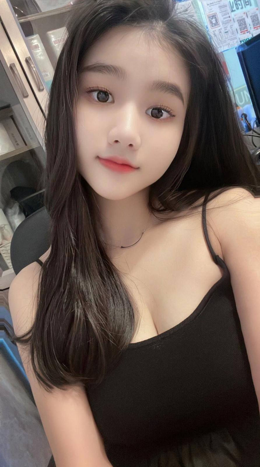 Yoyo, massage therapist at Moonlight Health Club