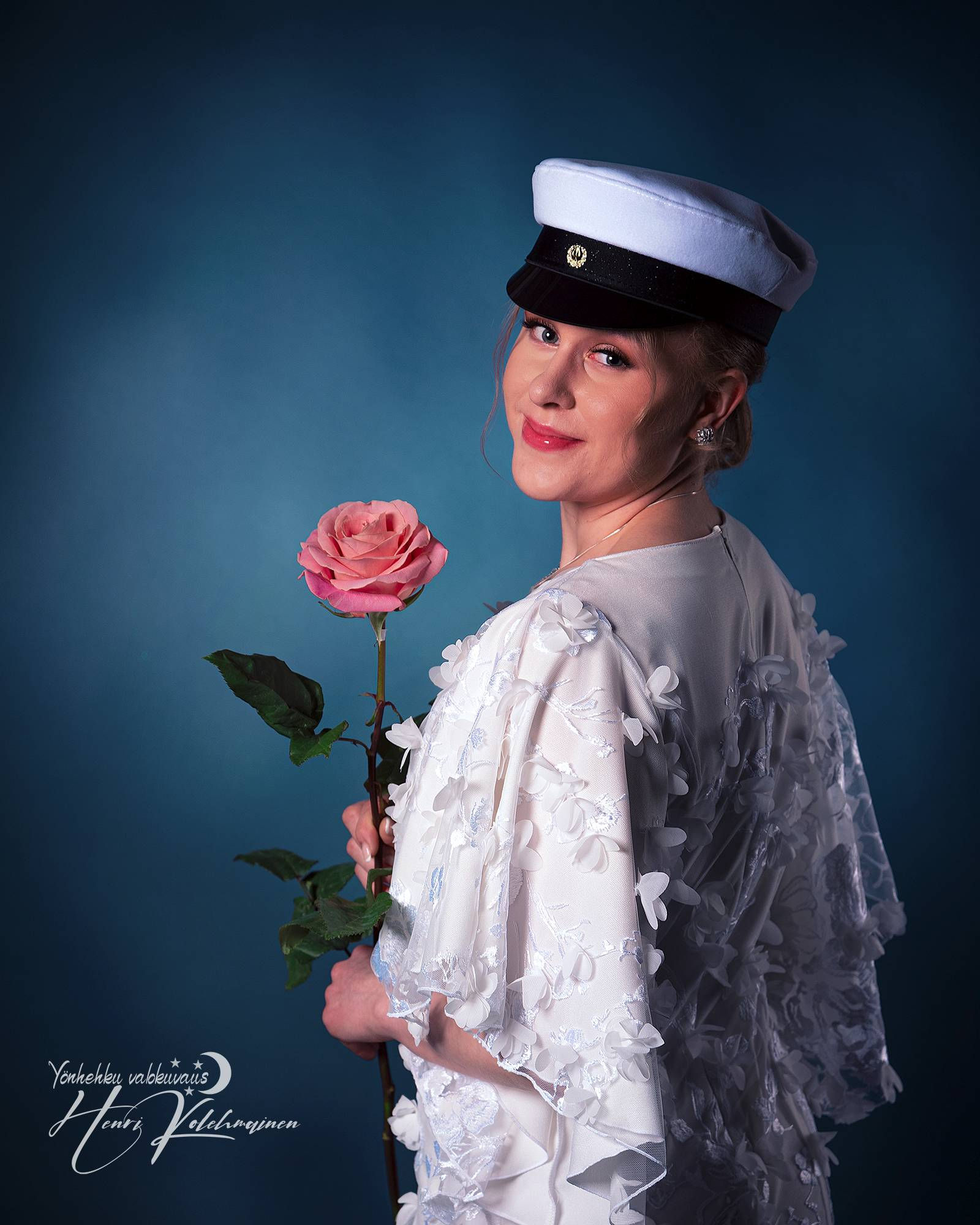 Valmistujaiskuvaus Jyväskylä - Valmistujaispotretti Jyväskylä - Valokuvaaja Jyväskylä - Henri Kolehmainen photo