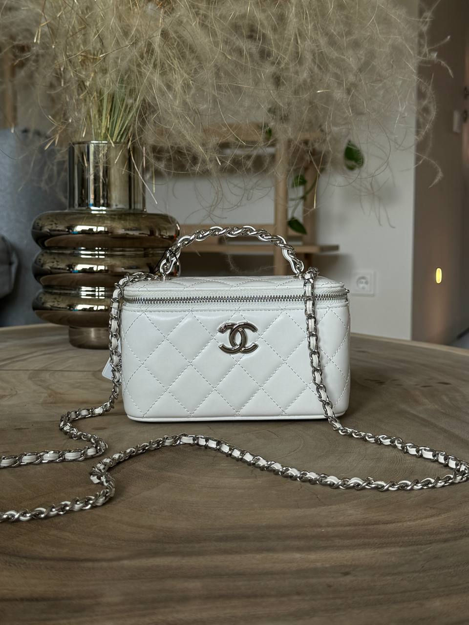 Miniatura: Chanel Classic White Lambskin Pearl Crush Vanity Bag Silver