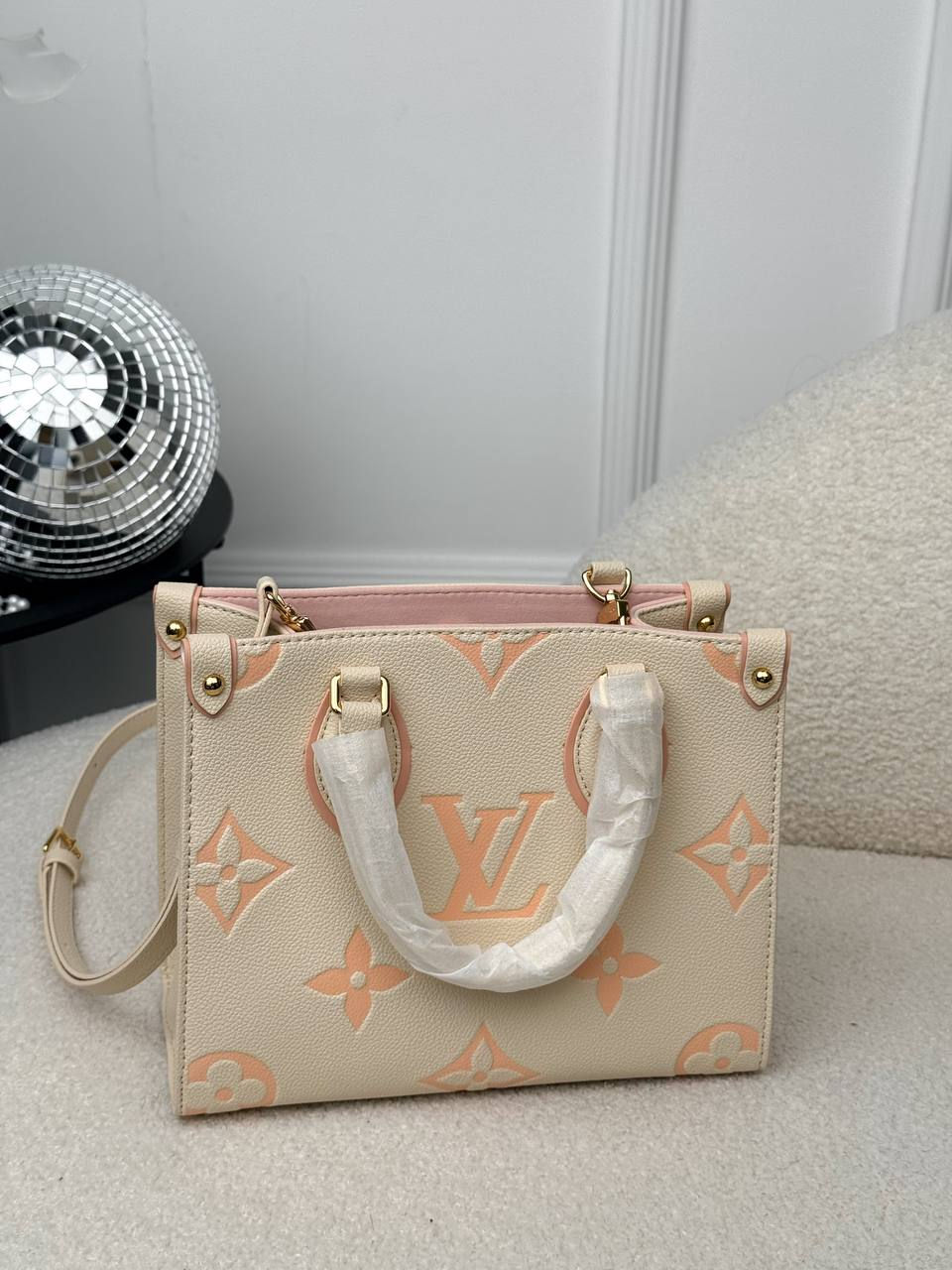 Miniatura: Louis Vuitton Onthego PM Monogram Empreinte Beige  Pink