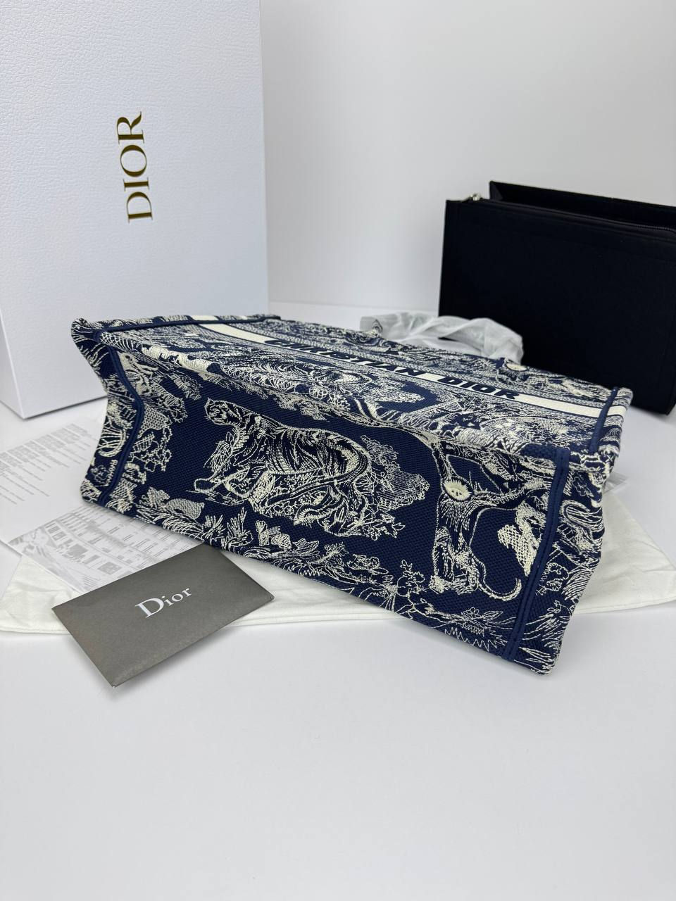 Miniatura: Dior Book 3D