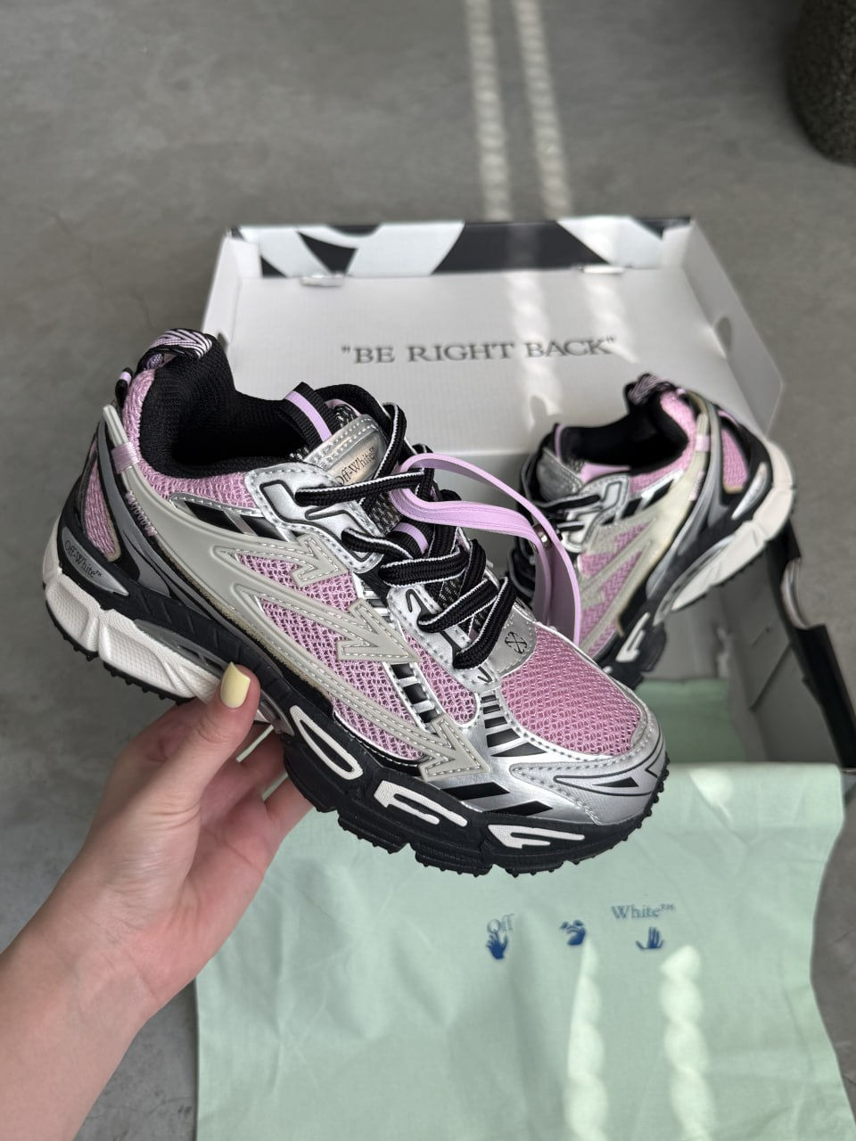 Miniatura: Off-White Be Right Back