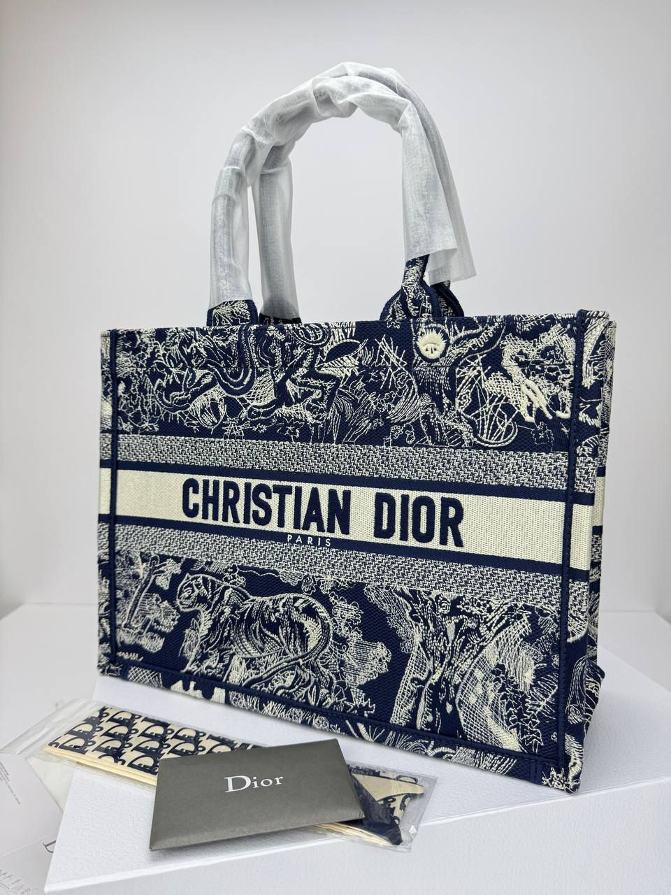 Miniatura: Dior Book 3D