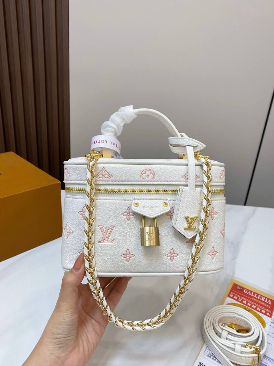 Miniatura: Louis Vuitton Vanity PM Monogram Empreinte Leather