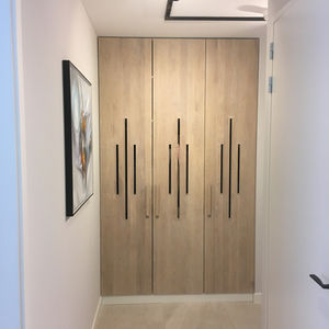 Inbouwkast Kapstok met massief eiken deuren