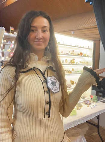Sammie at Crystality at oxford mineral show_edited.jpg