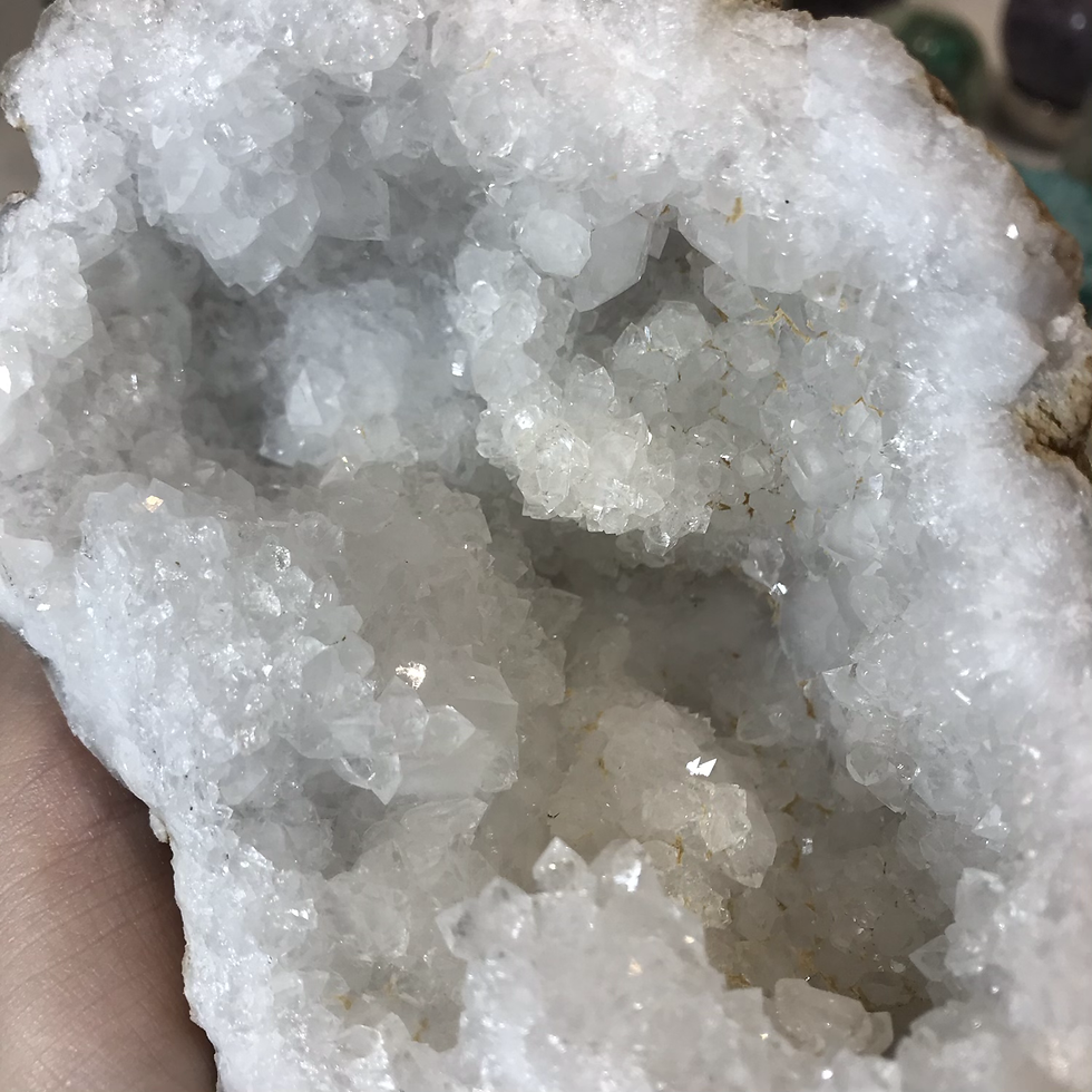 Thumbnail: White Quartz geode with glossy points 