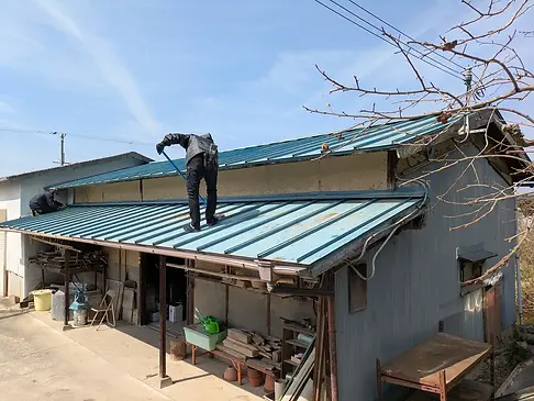 屋根塗装.webp