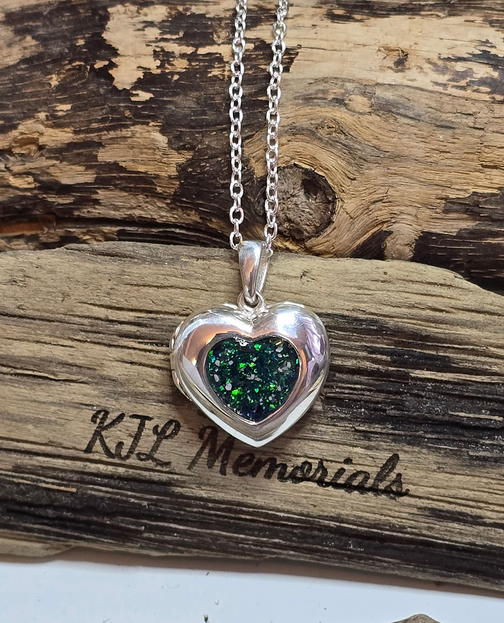 Thumbnail: CM5 Solid Silver Heart Locket