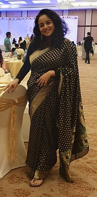A woman draped in a black georgette saree with hand-woven Paithani Pallu. Photo By: Sampurna Dutta