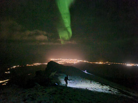 Norðurljósaveisla á Háahnúk í Akrafjalli á aðventugöngu