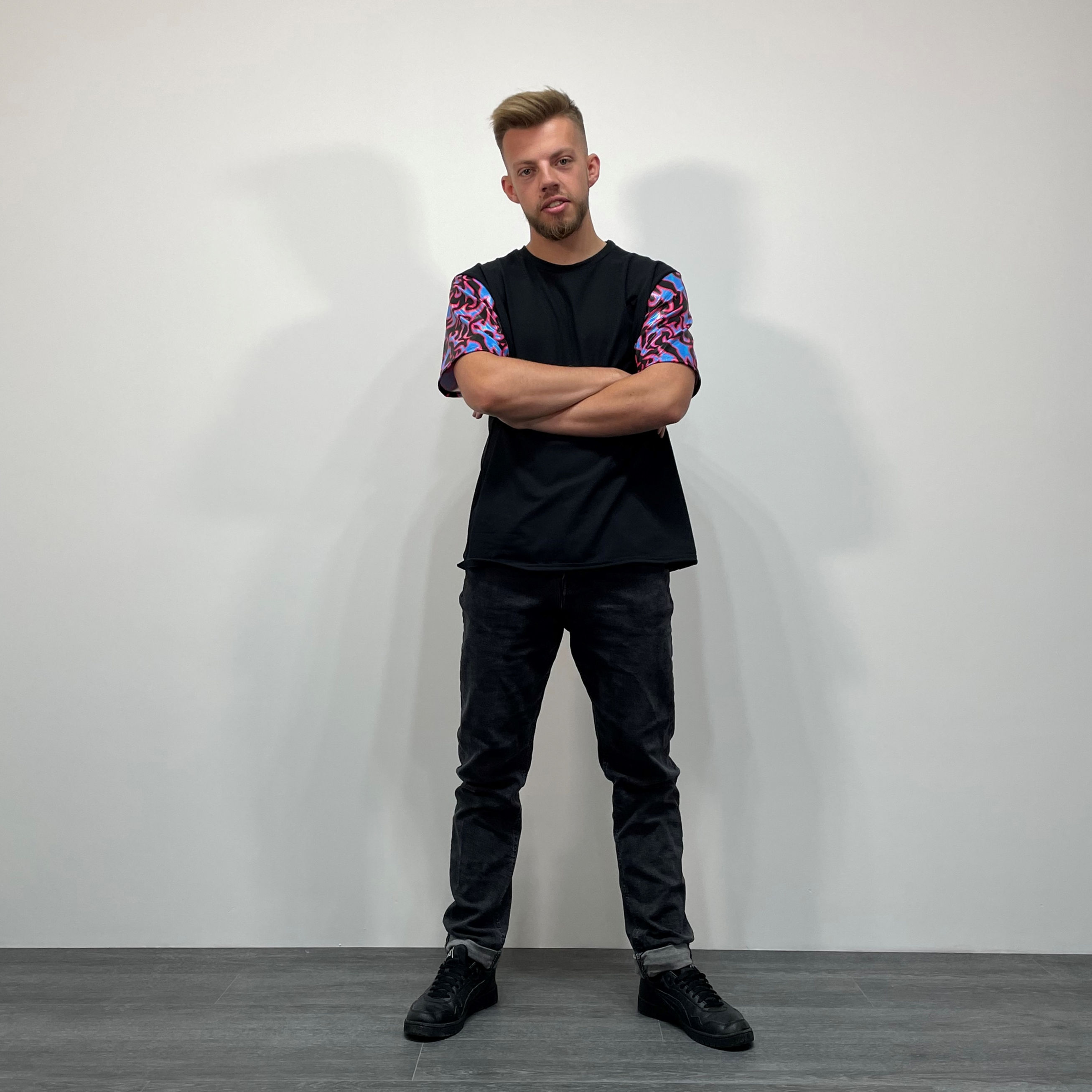 SAMPLE M (Women's UK 8-10/US 4-6) Black Dragon Flame T- shirt